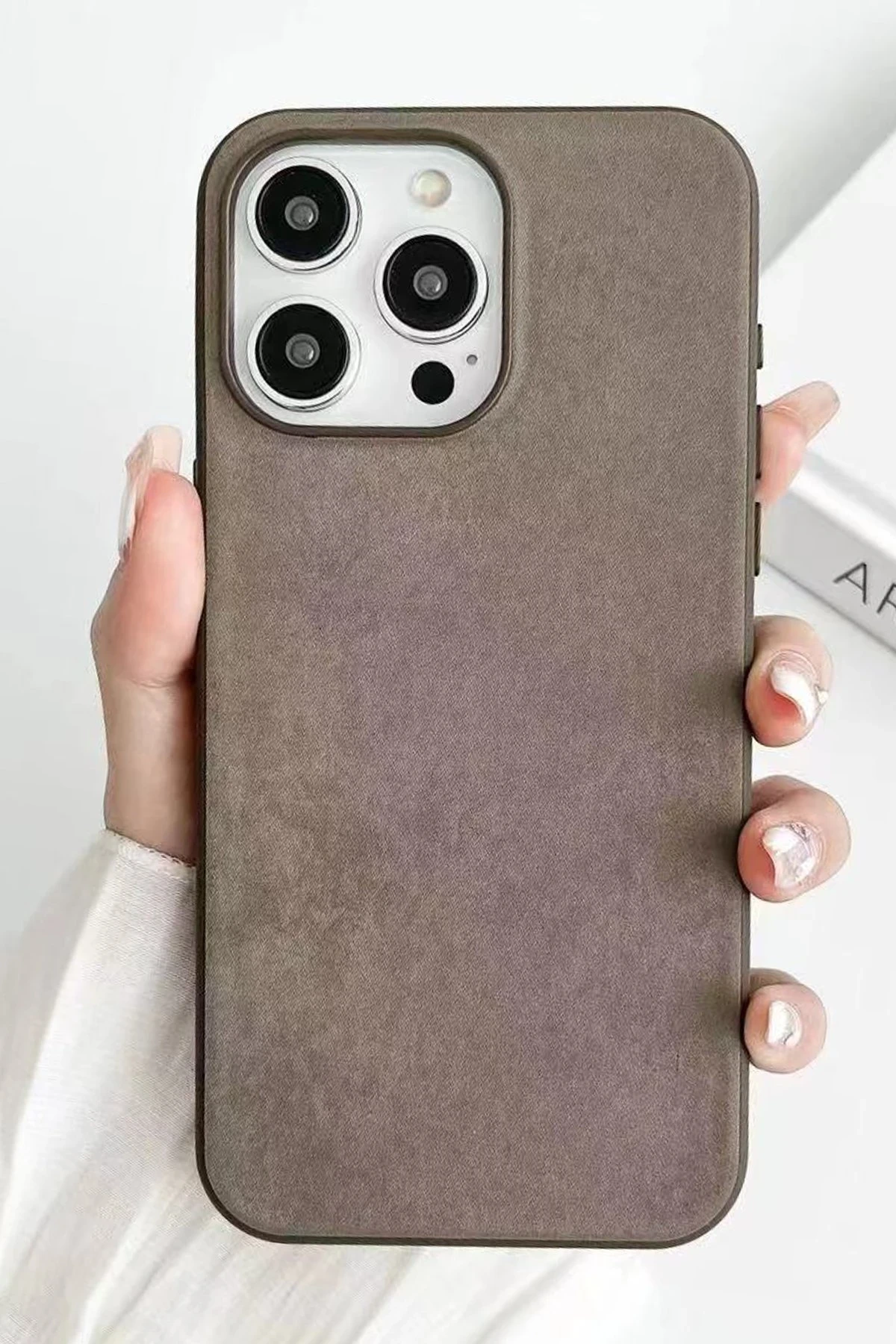 newface-iphone-15-pro-kilif-karen-magsafe-kapak-kahverengi-default Uray store Apple iPhone 15 Pro Kılıf Karen Magsafe Kapak - Kahverengi - Görsel 1